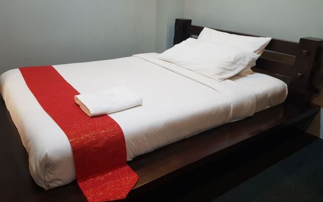 La Jenns Hotel and Resto Grill