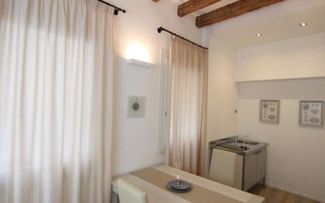 Residenza San Vitale 27 Suite Home