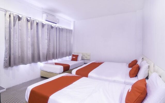 Oyo 44017 Lc Premium Stay
