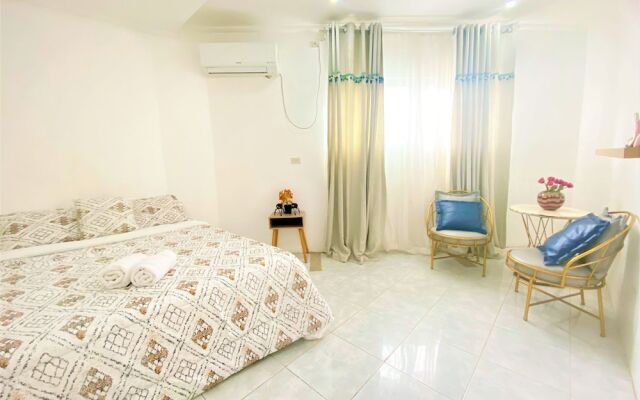 Marina Breeze Resort