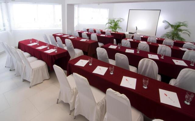 Отель Adhara Express