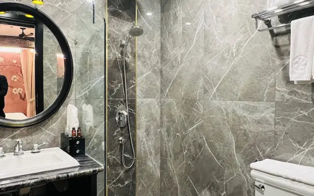 Bay Luxury Beijing Hotel