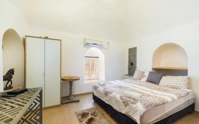 Private House 5 BDR In Mamilla up to 12 People !