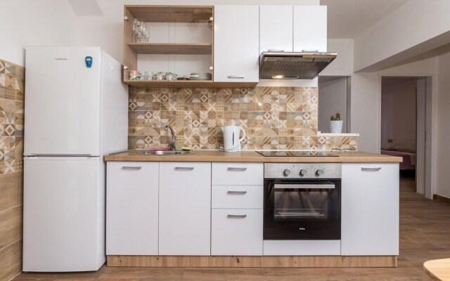 Stunning Apartment in Cres With Wifi and 2 Bedrooms