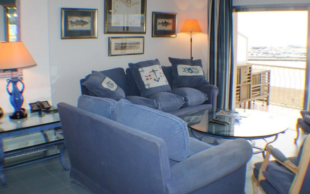 Avenida 5A in Roses With 3 Bedrooms and 2 Bathrooms