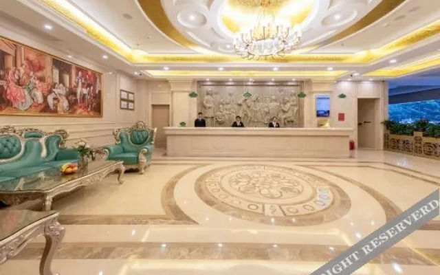 Vienna Hotel (Shenzhen North Railway Station Minzhi Branch)