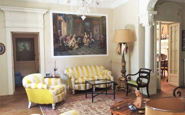 Villa Lucia Laglio with private lake access