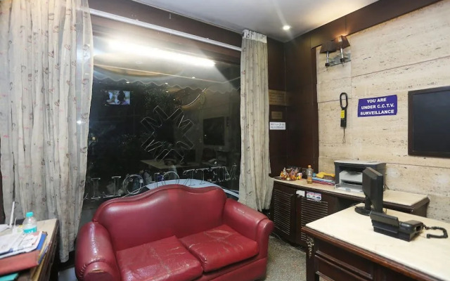 OYO 27928 Metropolis Guest House