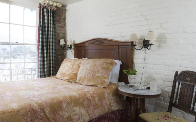 Maison Fleurie, A Four Sisters Inn