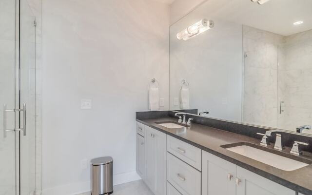 Luxury Home Blocks from Downtown by RedAwning