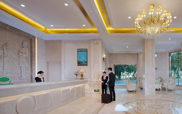 Vienna Hotel (Zhaoqing East Railway Station Dinghushan Scenic Area)