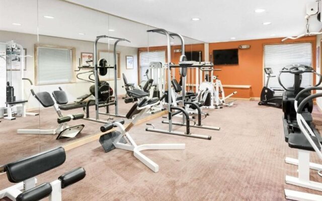 Days Inn & Suites By Wyndham Kalamazoo