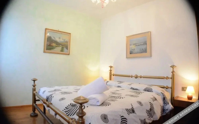 Sunny Venice Apartment