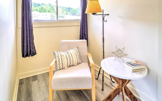 Bright Boone Home: Walk to Appalachian State!