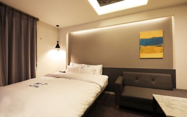 M7 hotel