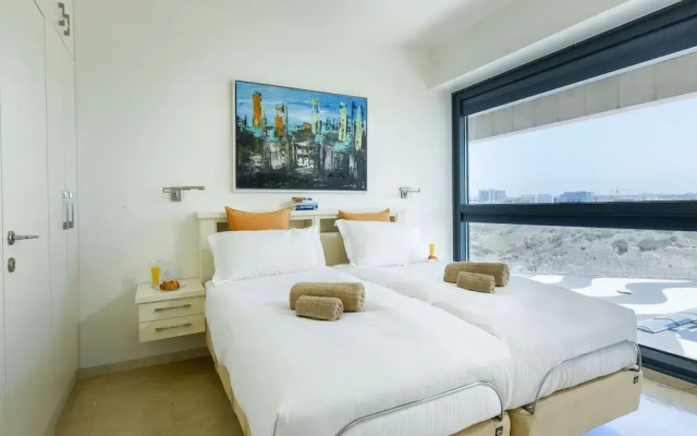 Deluxe 2 Bedroom Apartment in Herzylia