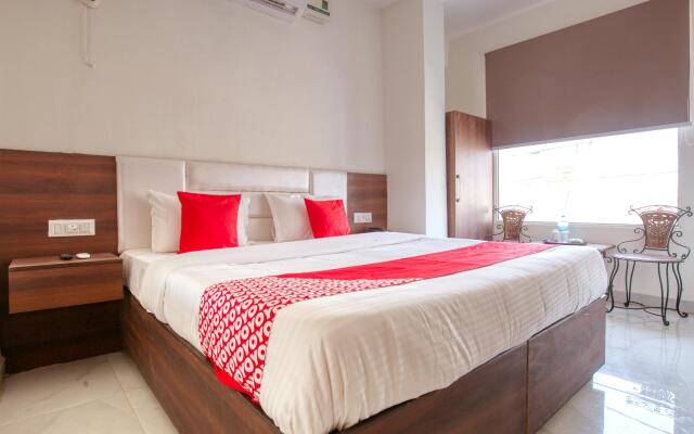 OYO 42743 Hotel Midway