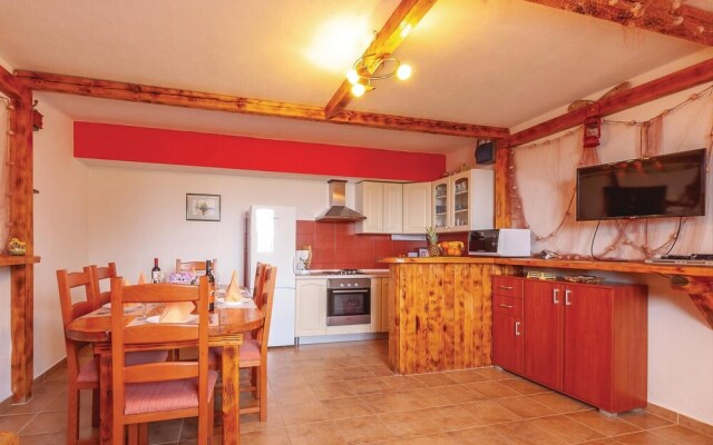 Beautiful Home in Kanica With Wifi and 2 Bedrooms