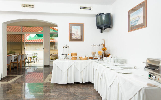 Downtown Private Rooms