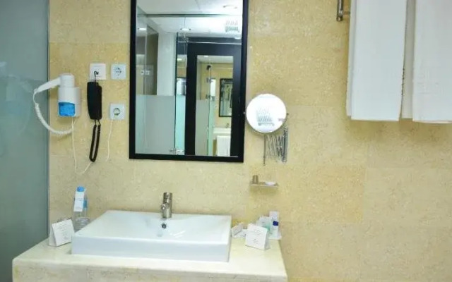 Golden Tulip Adef Oran