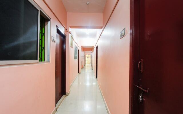 SPOT ON 60738 Senaithalaivar Residency