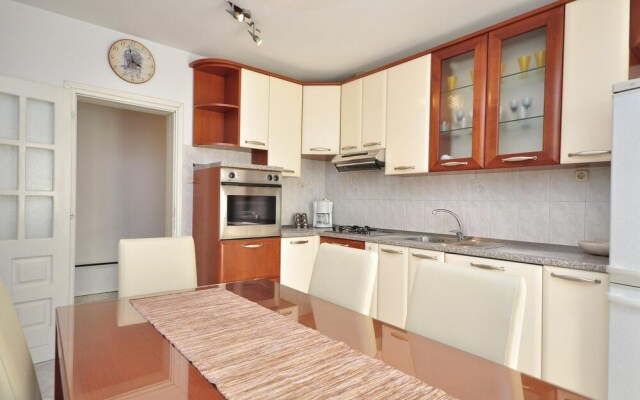 Amazing Apartment in Pucisca With 3 Bedrooms and Wifi