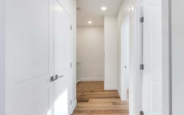 New Luxury Townhome 29