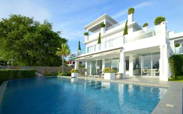 Na Jomtien Beachfront Villa