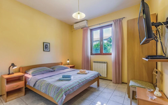 Beautiful Home in Porec With Wifi and 1 Bedrooms - Hotel in Porec - Photo 4