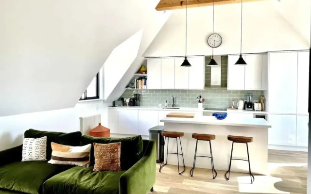 Unique 2 Bedroom Penthouse Apartment in Kensal Rise