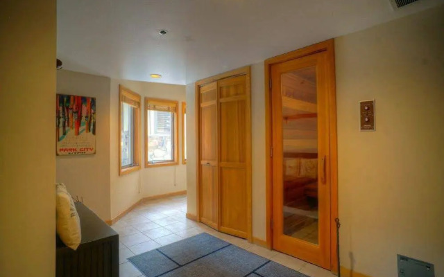 Abode at Ontario Lodge