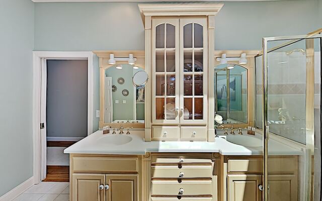 Panoramic Pool Paradise W/ Lake Lure View & Pool 4 Bedroom Home