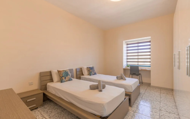 Harbour View Spacious 2BR Apartment