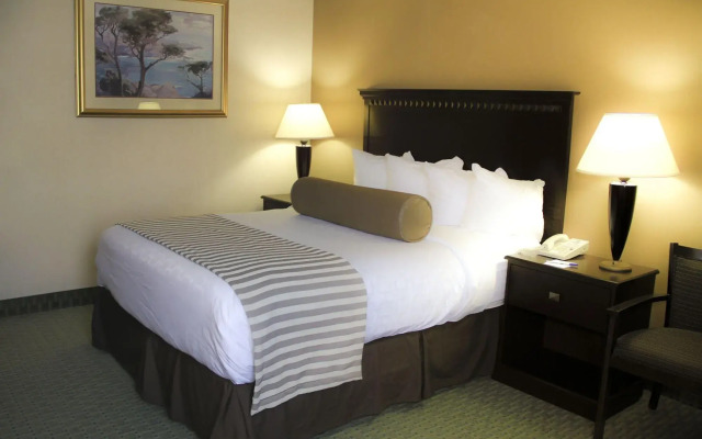 Ramada by Wyndham East Syracuse Carrier Circle