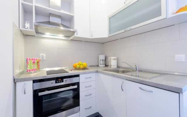 Stane - Modern & Fully Equipped - A1