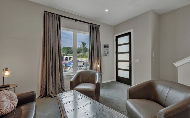 The Bentley Hotel - James Bond Suite - Pool View