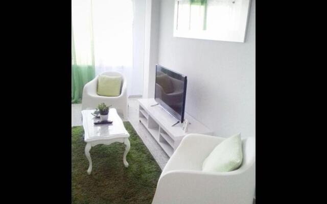 Lots Of Sunlight 3 Bedroom Apartment With Balcony Air Conditioning Sys3yr