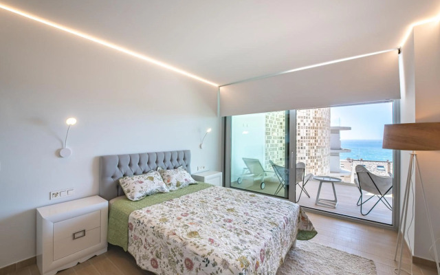 Unique 2 bedroom unit with pool near beach