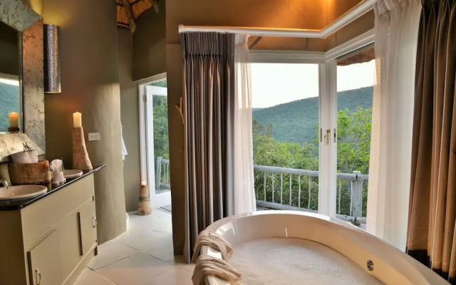 Clifftop Exclusive Safari Hideaway Lodge - All Inclusive