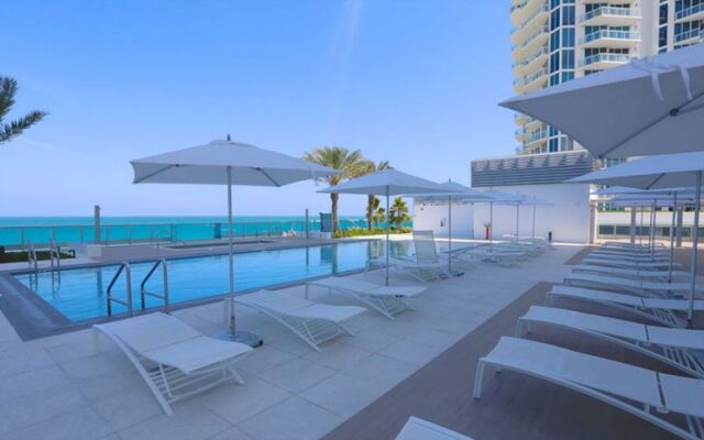 Pelican Stay Furnished Apartments in Monte Carlo Miami Beach