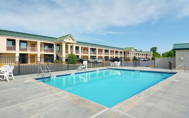 Quality Inn Calhoun North I-75