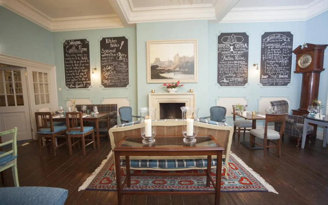 Norfolk Arms Hotel