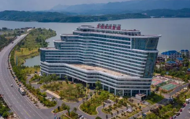 Yibang Peninsula Hotel