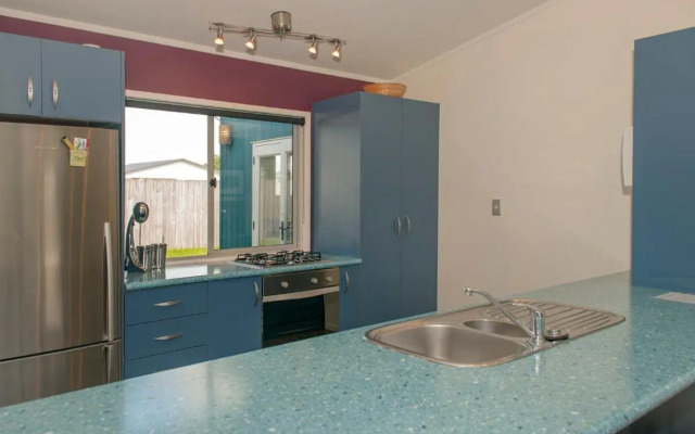 Sands Beach House - Matarangi Holiday Home