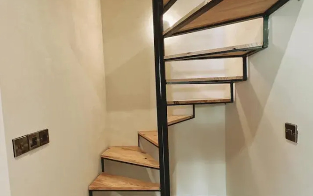 Local Gem Spacious 2BR 2BA Duplex Apartment
