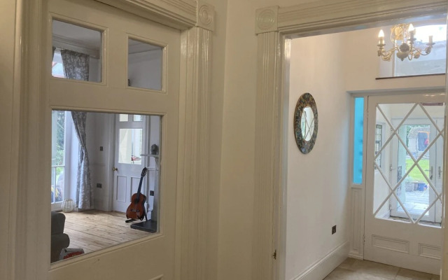 Stunning 4-bed House in Devon 10 Mins From Beach