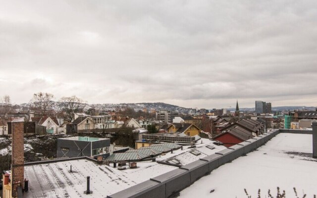 StayPlus Modern Apt Rooftop Terrace