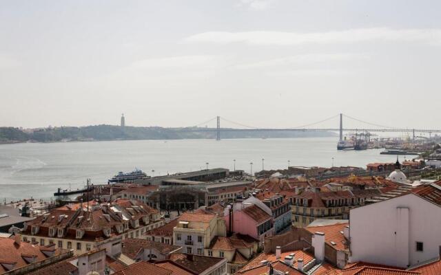 Chiado River View Deluxe Apartment