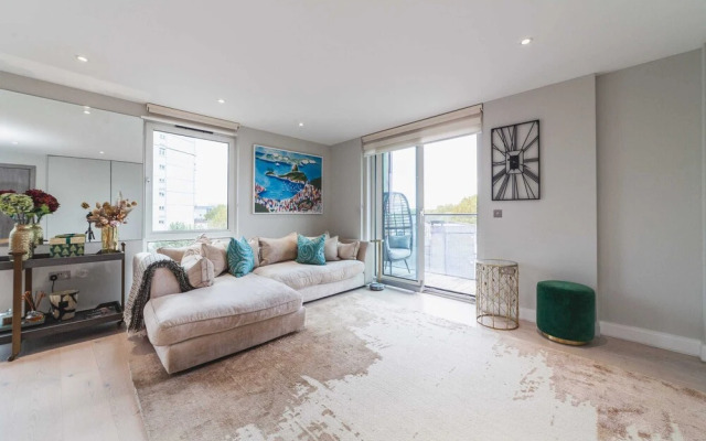 Stylish Three-bedroom Battersea Flat