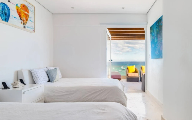 Elements Penthouse 22 4 Bedroom Condo by RedAwning